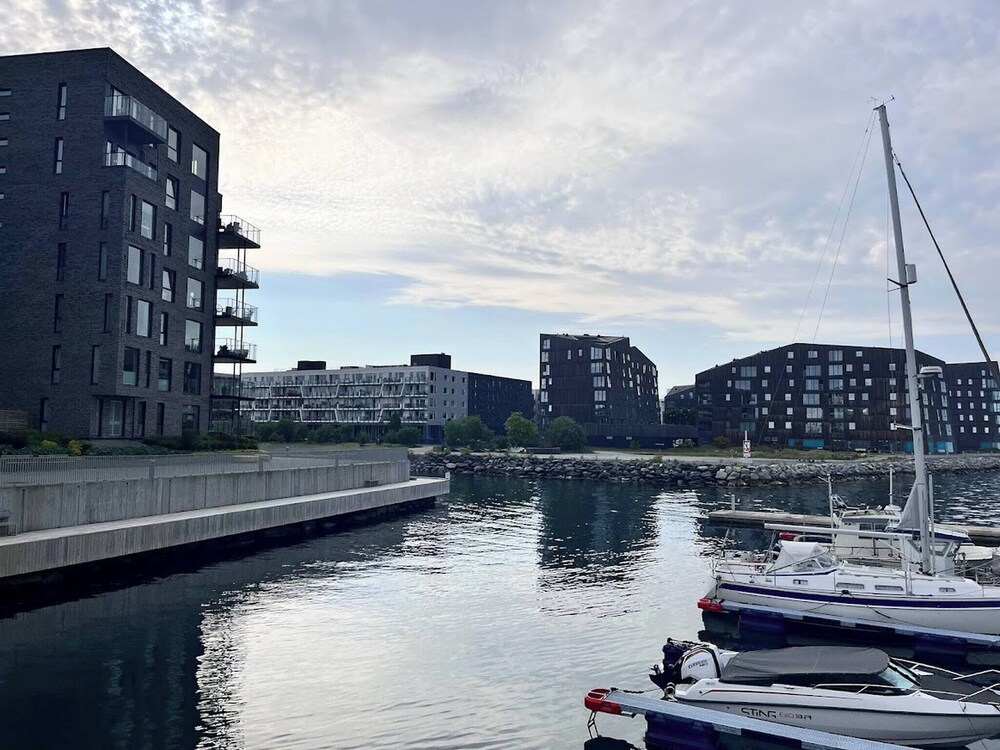 "central By the Sea, Close to the City" view 3