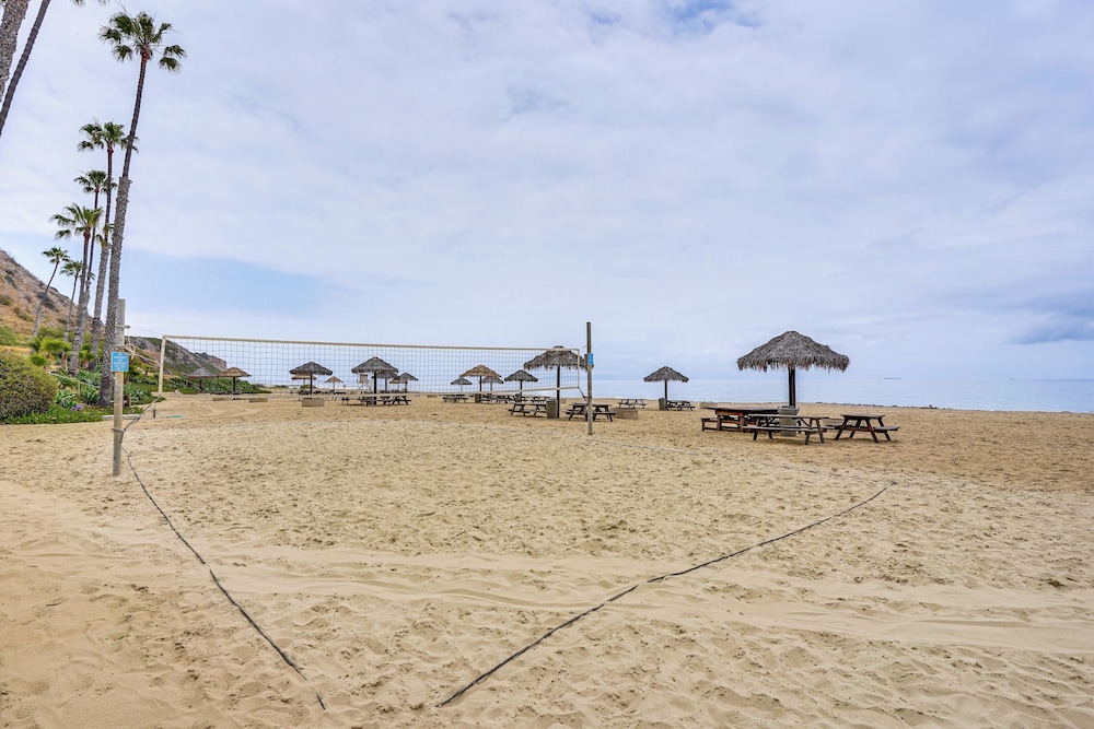 Walk to Private Beach: Rancho Palos Verdes Escape!
