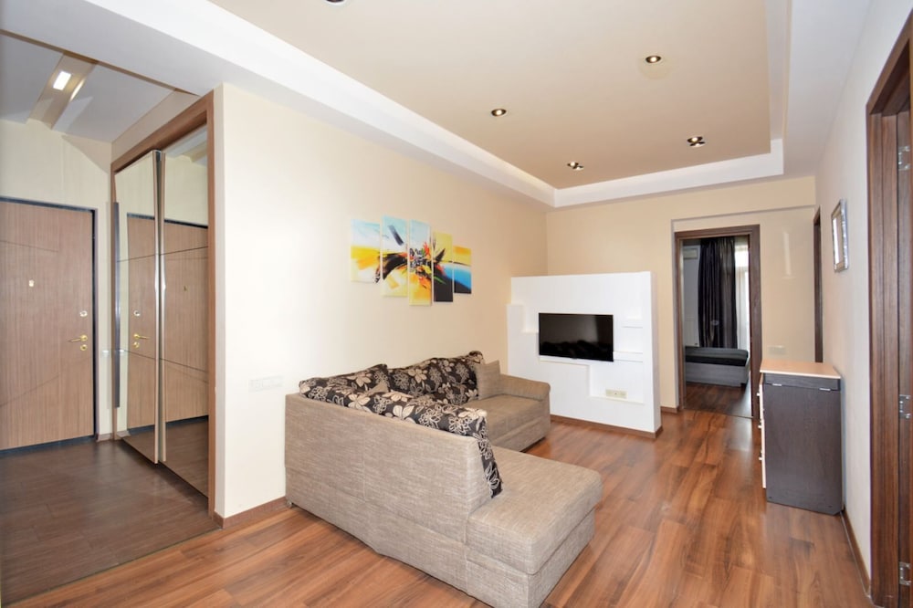 Apartment by Luxe Group DI888