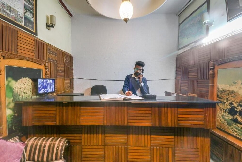 Lobby & Reception