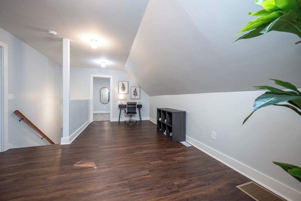 Spacious 5-Bedroom Blue Bungalow
