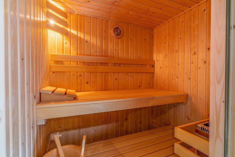Relaxed and Atmospheric 6-person Villa Near the Forest