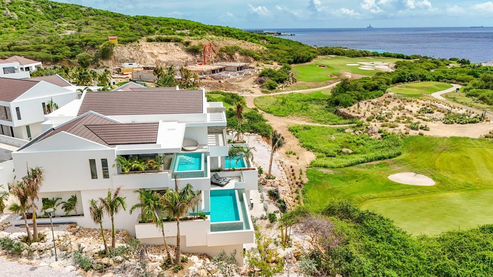 Luxurious Hideaway at The Cape Blue Bay