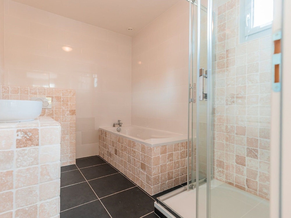 Spacious and Modern Villa With Large Garden and BBQ Area view 5