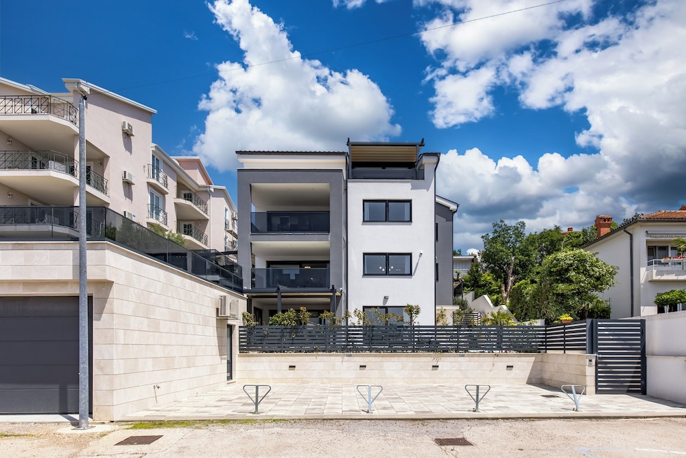 Spacious Pool Apartment Crikvenica view 4
