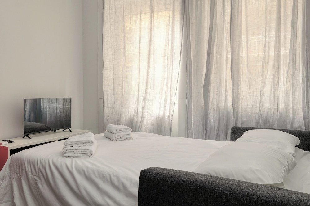 JOIVY Charming 2BR Flat near City Life