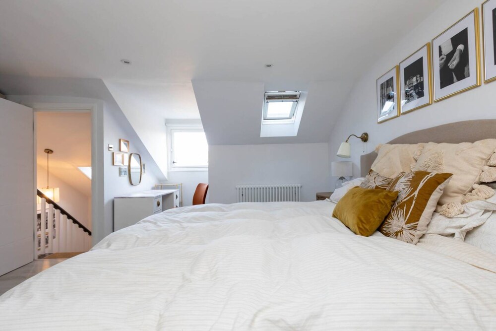 Beautiful, Light and Spacious 2 Bedroom Flat in Clapham