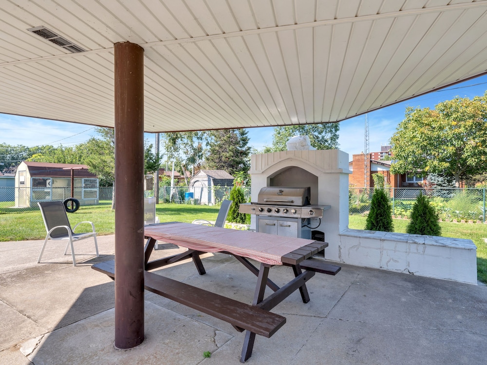 Park Bungalow #4 - Seacliff Beach Suites
