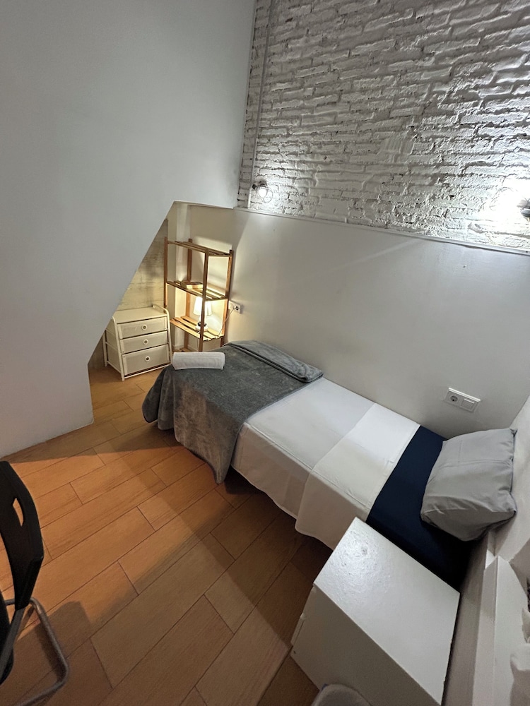 airbhouse private rooms & apartments