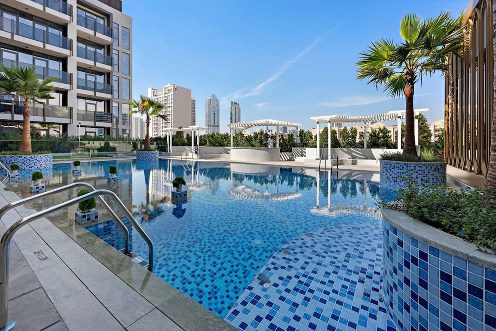 Silkhaus Large Modern Studio JVC With Gym Pool