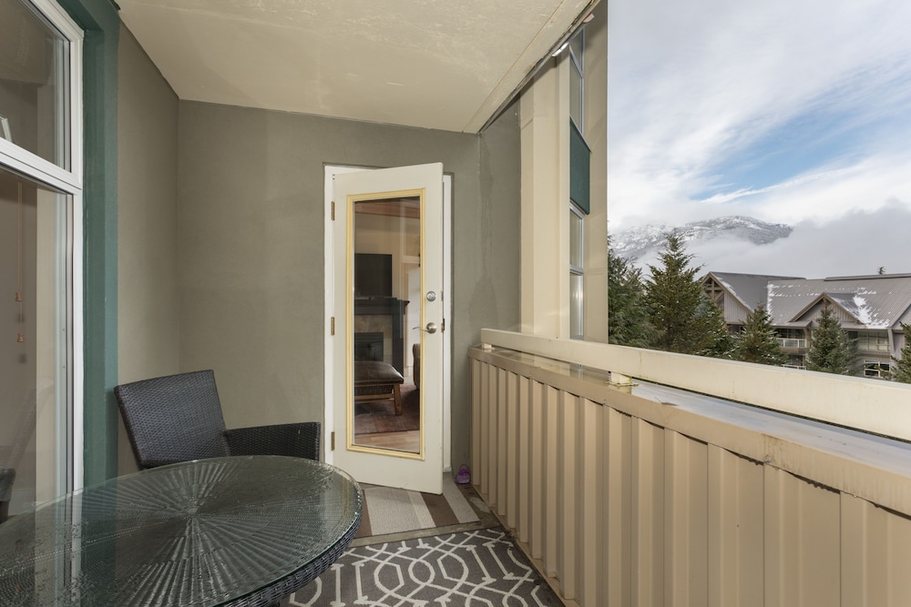 Woodrun Lodge by Whistler Premier