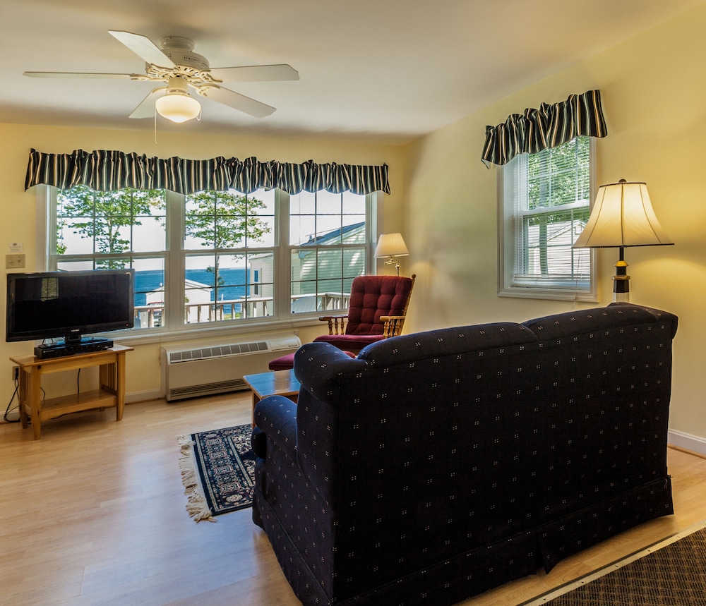 Glenmoor By the Sea