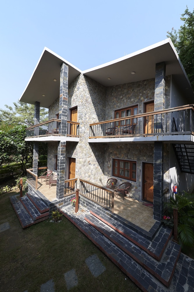 Aacorn Hideaway Resort & Spa