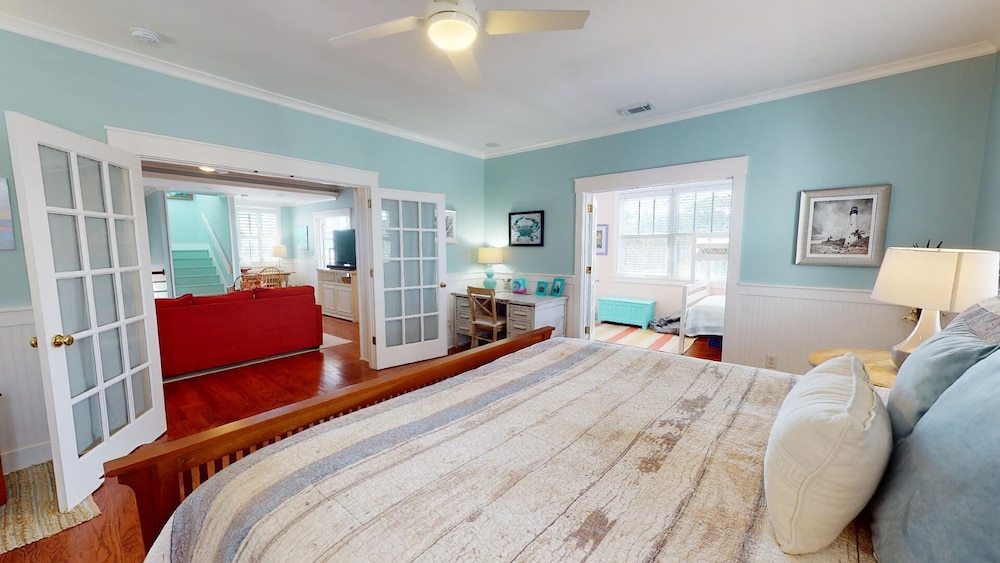 Thirst N' Howl by Tybee Vacation Rentals