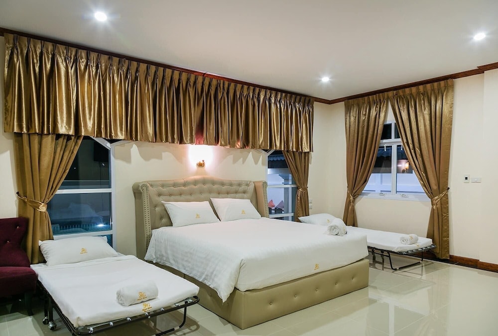 Royal Graces Luxury view 4