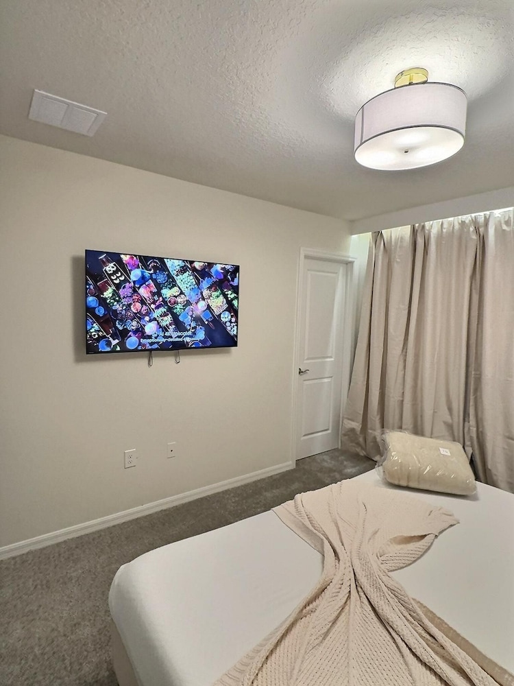 Luxury 5BR Home w/ Pool, Cinema & Game Room