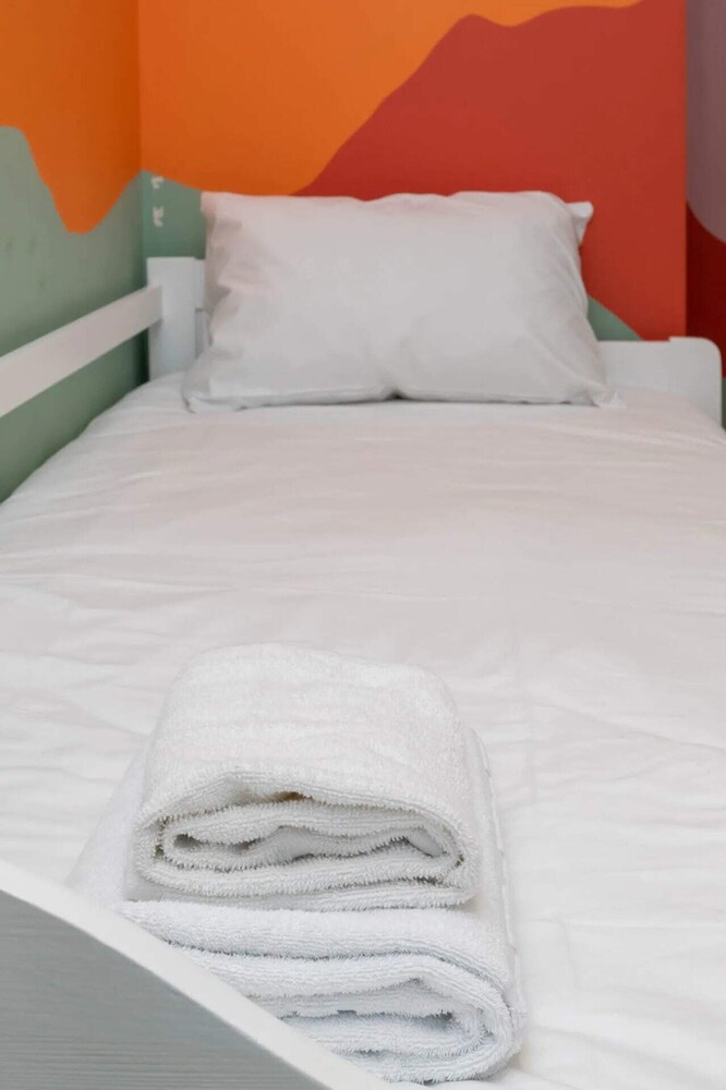 Modern Family Friendly 2 Bedroom Flat in Hackney Wick