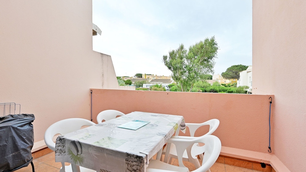 Garden-view Beach Escape