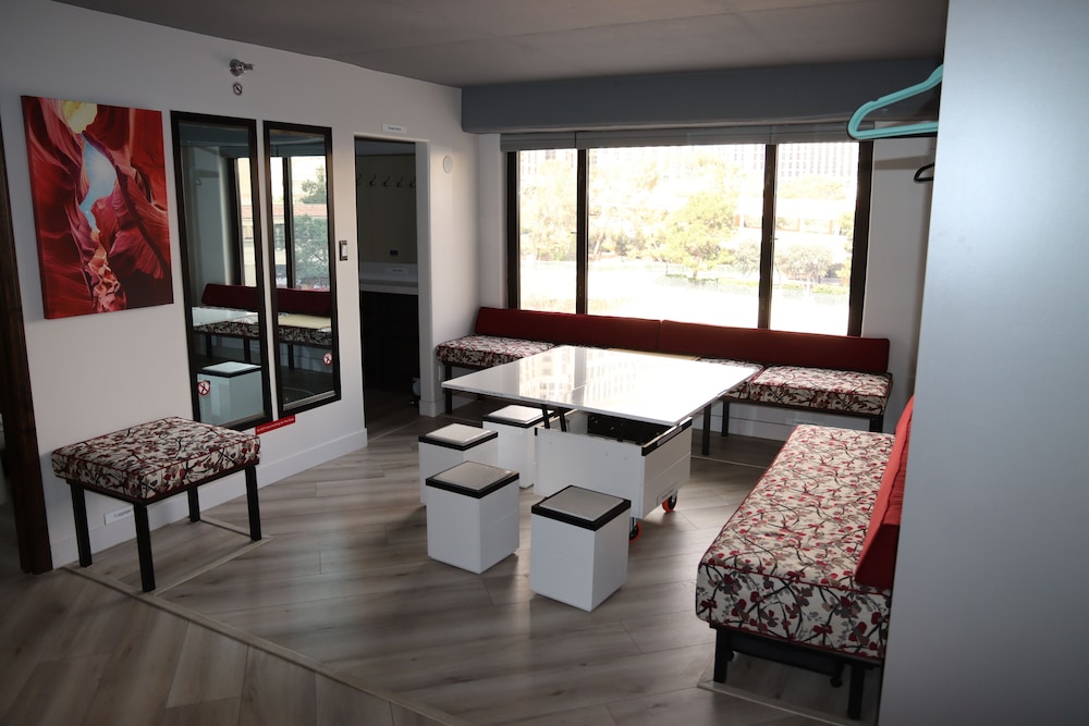 LVStripHouse Condos Sleeps up to 14