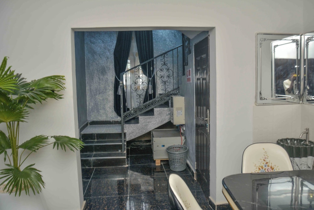 Slim Anyaiwe Apartments