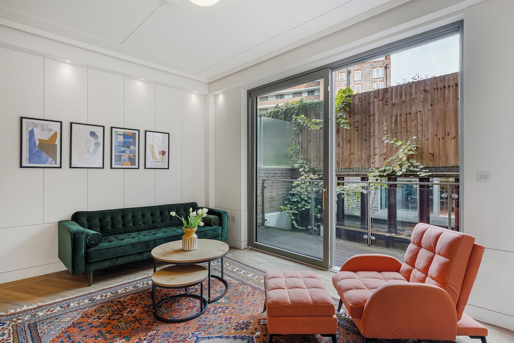 Spacious 5 Bdrm Townhouse in Camden