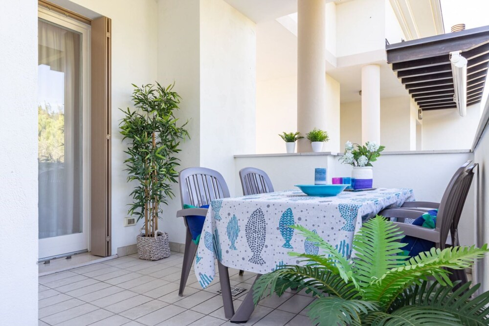 Chic and Stylish Apartment Facing the Pool view 5