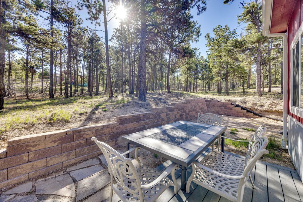 13 Mi to Usafa: Peaceful Colorado Springs Getaway!
