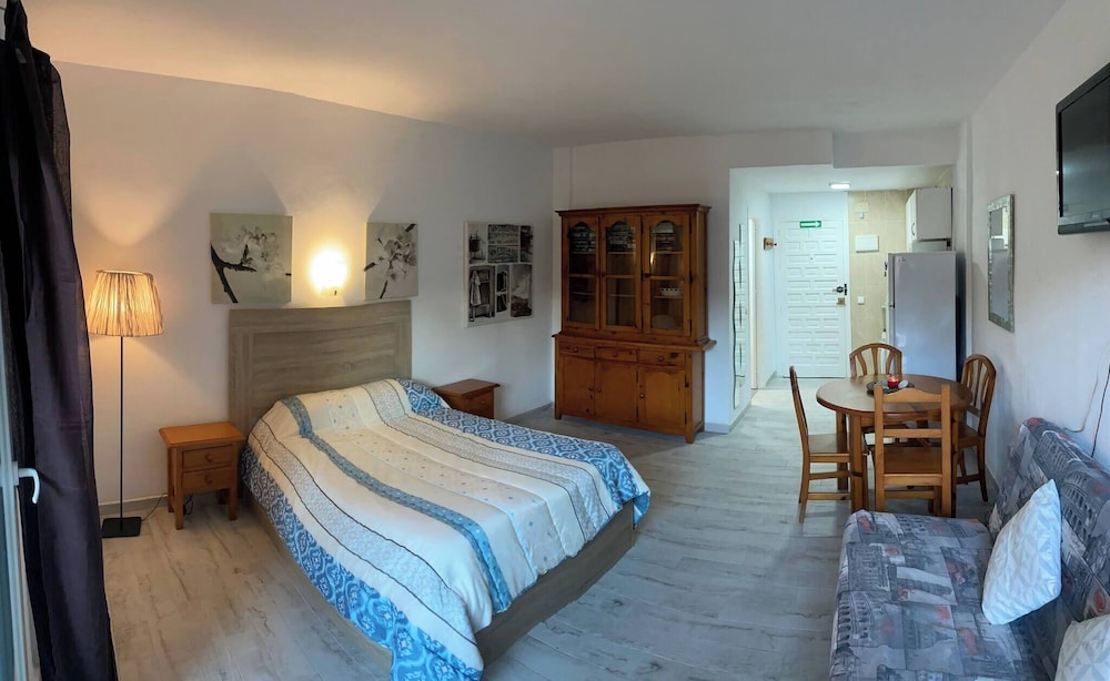 Apt In Benal Beach Resort, Wifi, 100m From Beach