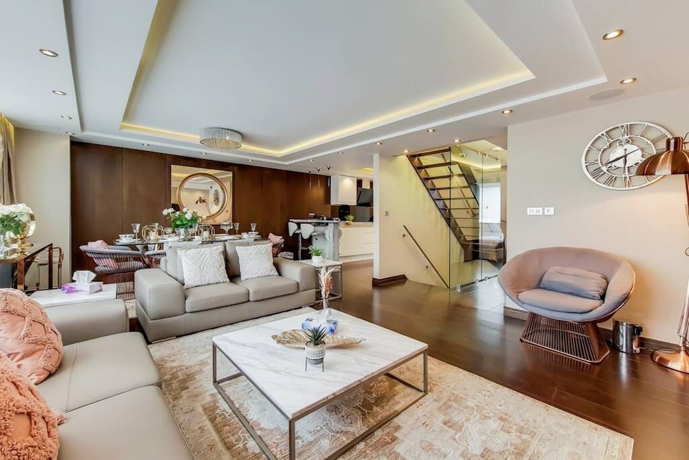 Beautiful Four Bedroom Apartment Behind Selfridges