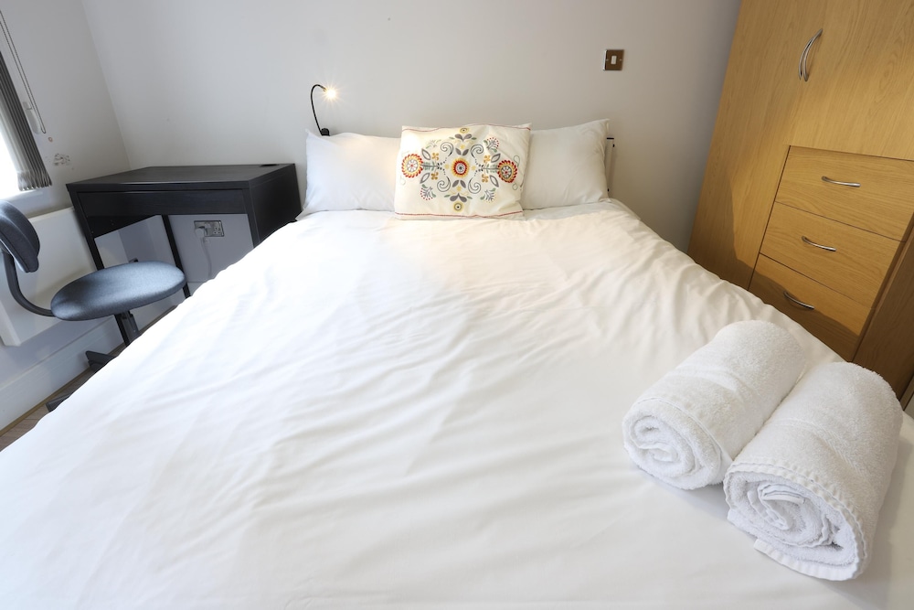 Birmingham Postbox Premier Home Stay view 5