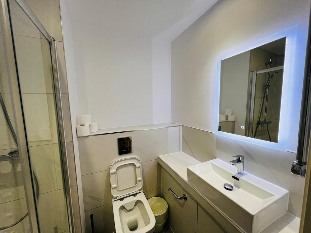 Ilford Vacations - Ilford Grand Hotel - Property Image 4