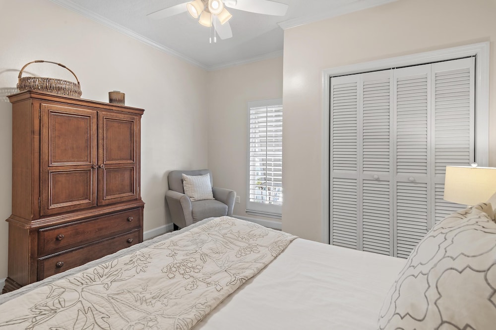 Inn at Crystal Beach 611