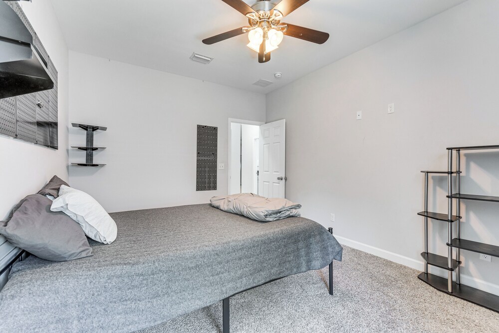 Military-friendly Home Near Navarre Beach & Base!