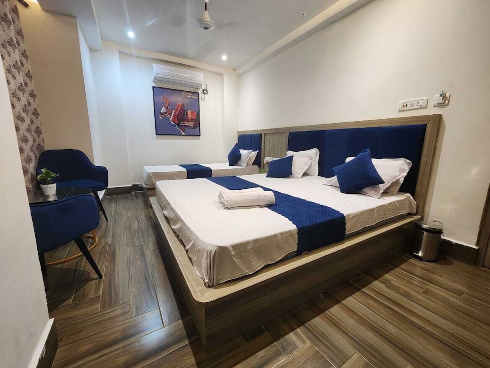 Lakhdatar Hotel