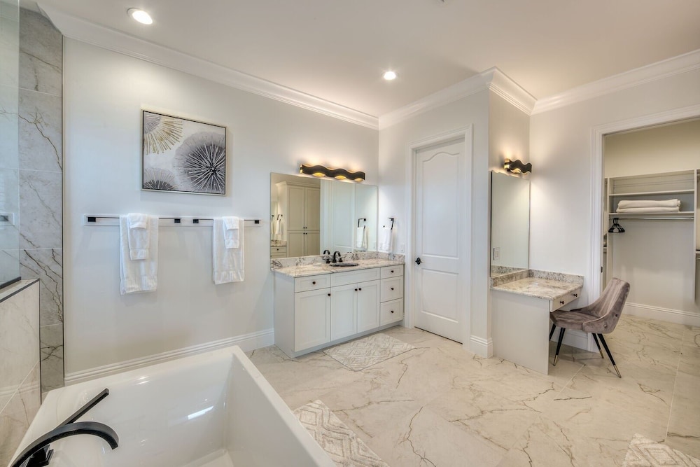 3552/3554 Big Kahuna Oasis: 10br, Pools & Beach Access 10 Bedroom Home