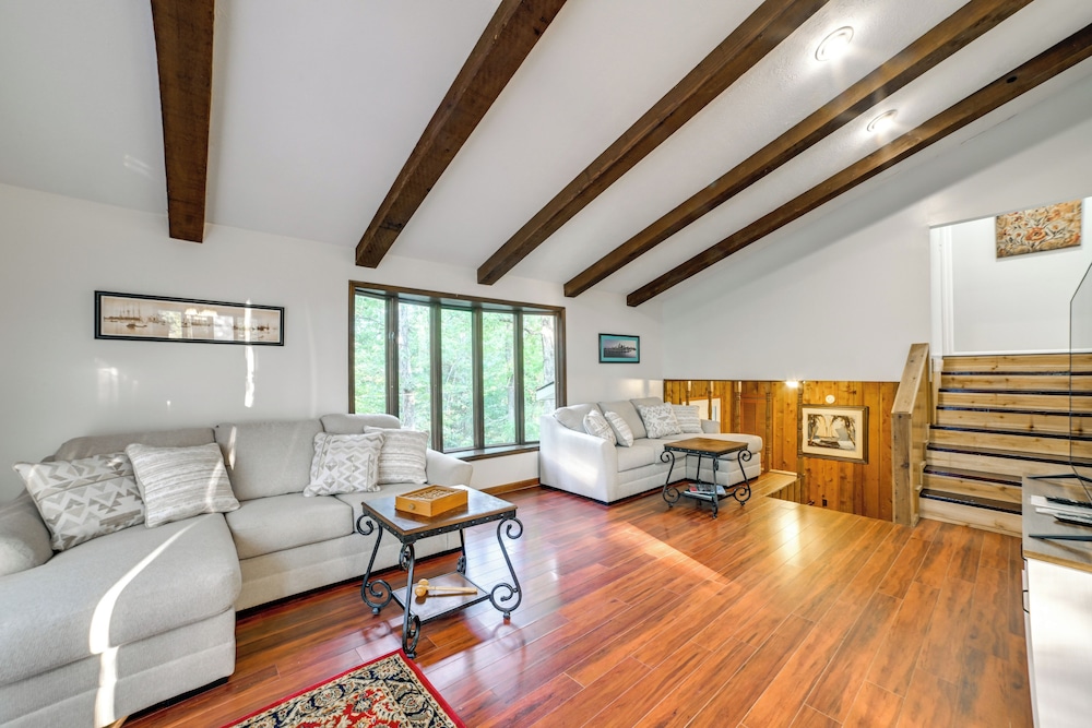 Dog-friendly Kentucky Lake Home w/ Game Room!