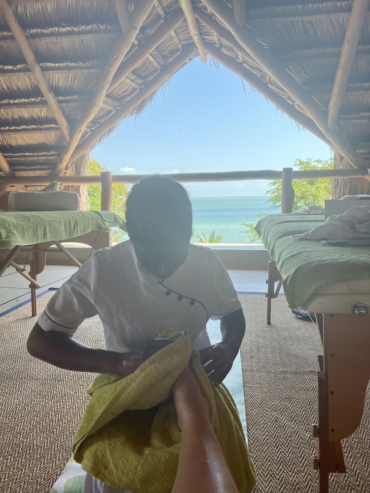 Moyeni Lodge