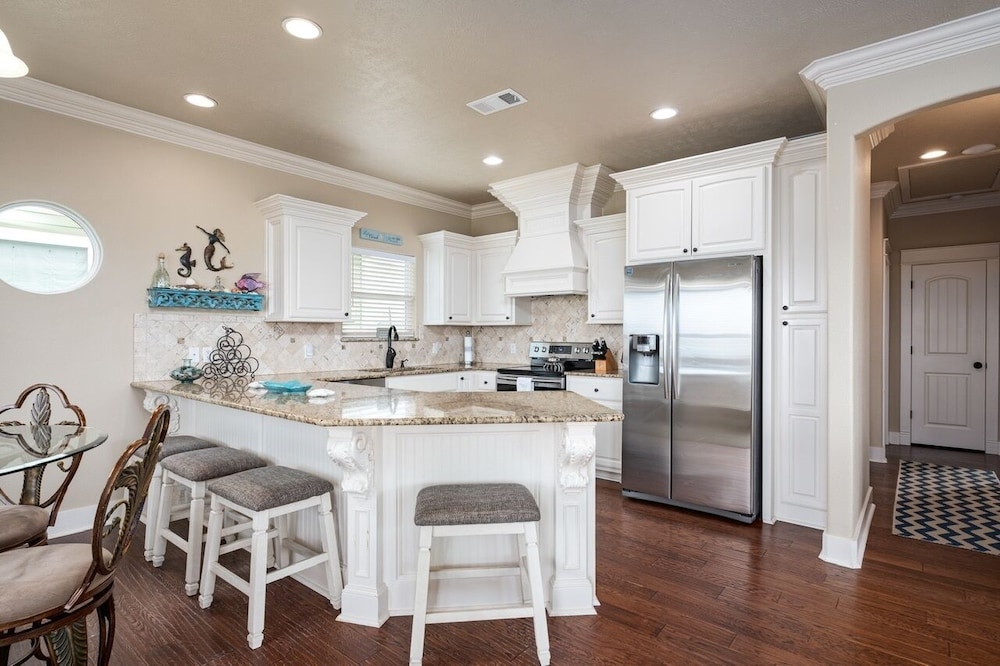 Pelicans Landing 2 Bedroom Home by RedAwning