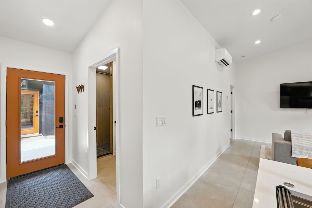 500 House - Unit C 1 Bedroom Townhouse