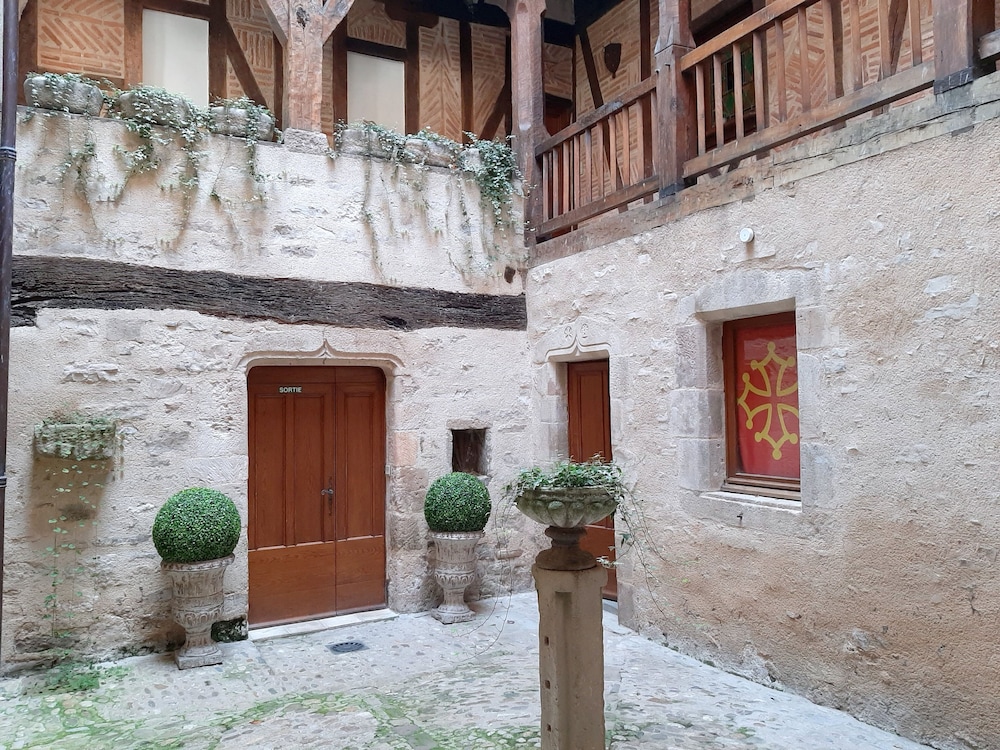 Maison Bakea