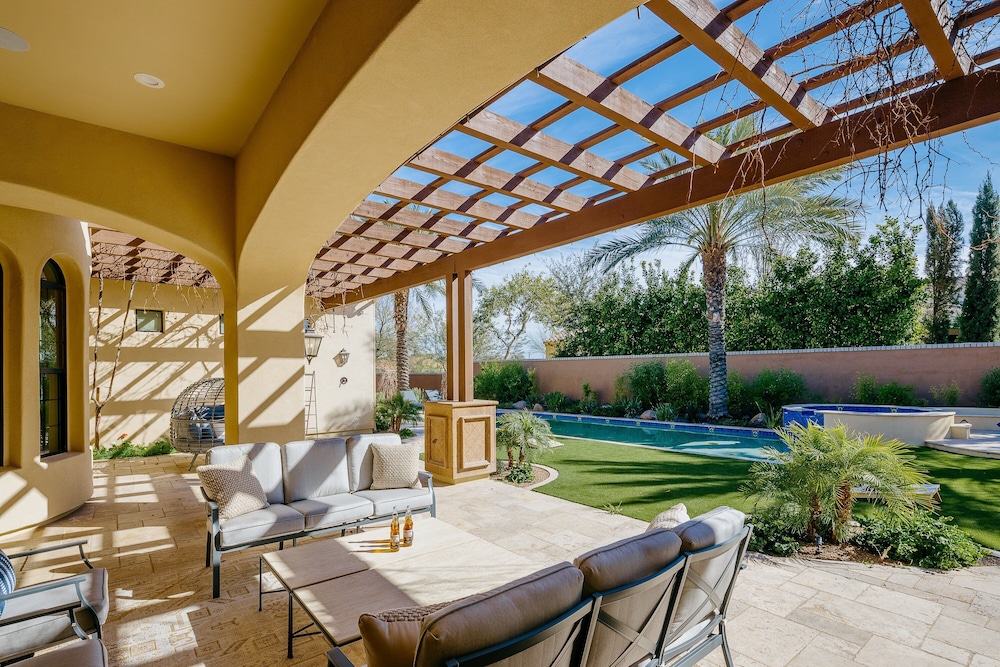 Luxe Poolside Paradise-pool & Spa-vanity Station