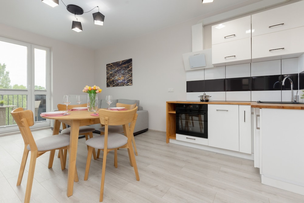 Comfy Apartment With Parking by Renters view 2
