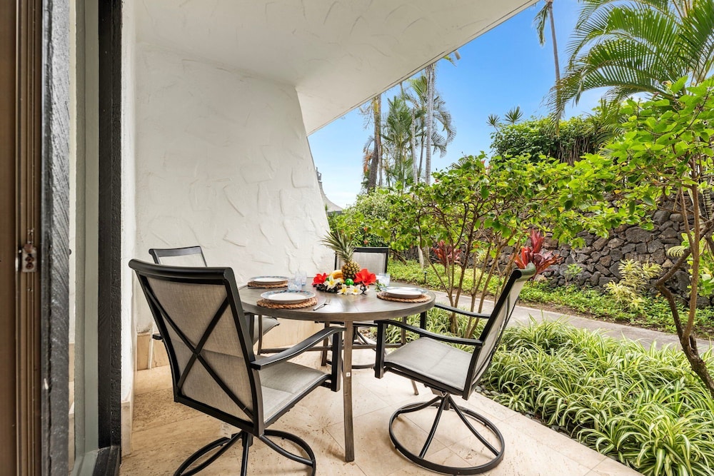 Oceanfront Complex - Updated Ground-floor Condo w/ AC & 2 Pools - Vrkcv