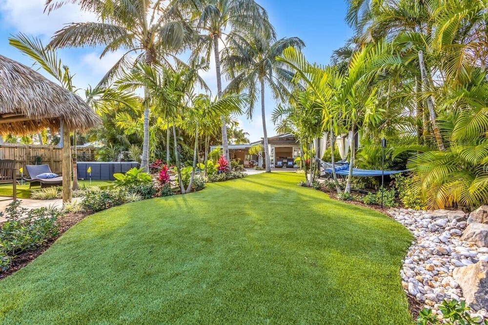 New Waterfront Oasis, Minutes to Beach, Eats, Shops