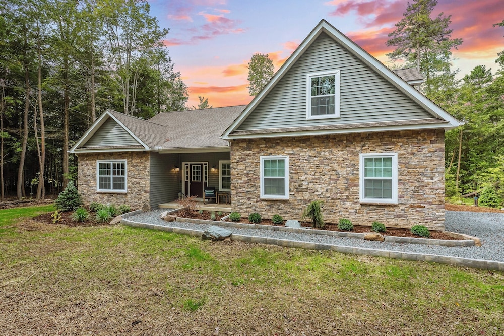 Luxuriously Lakeside by AvantStay | Lakefront Retreat view 5