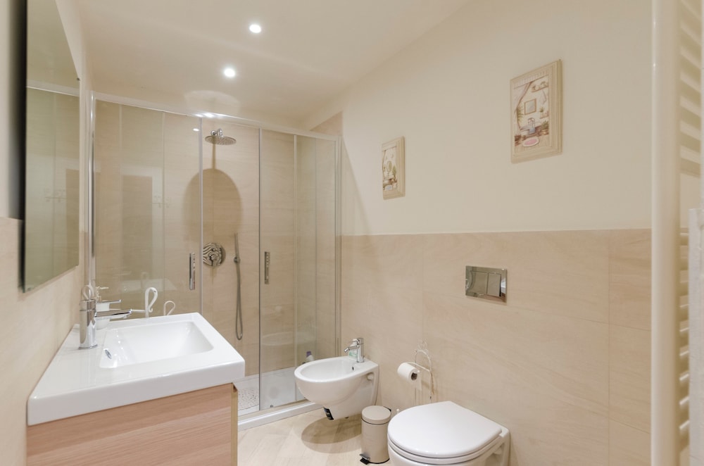 Bright 2BR flat in Rapallo Centre
