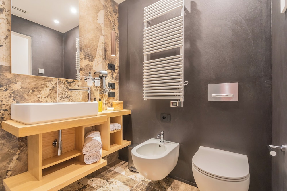 Pureview Luxury Suites, with breakfast & pool by Rent all Como