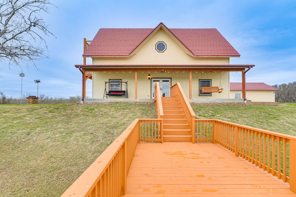 Unique Lakefront Home in Angleton on 32-acre Lot! view 5