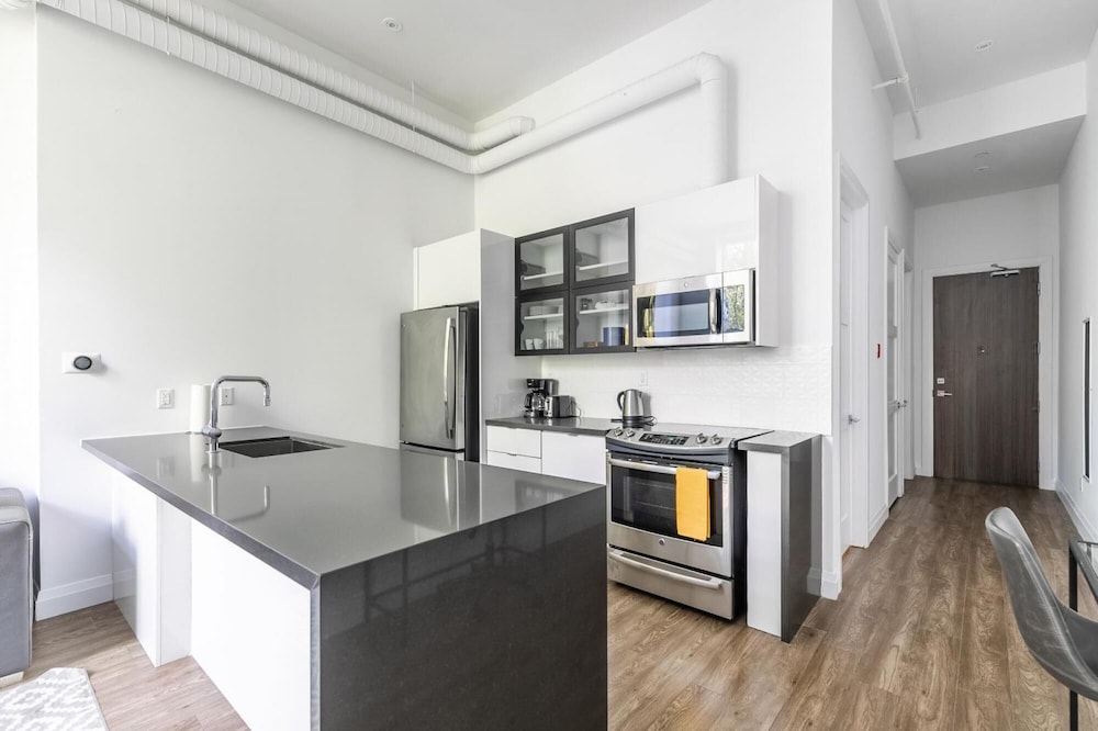 1 Bedroom Loft Free Parking Gym 1 - Image 3