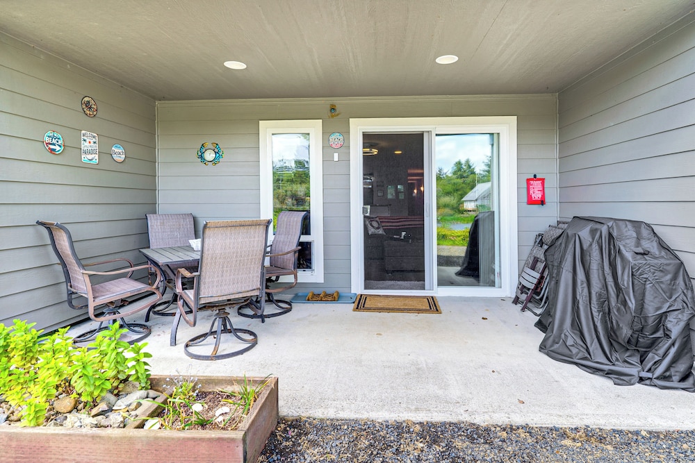 23-mile Canal On-site: Condo in Ocean Shores!